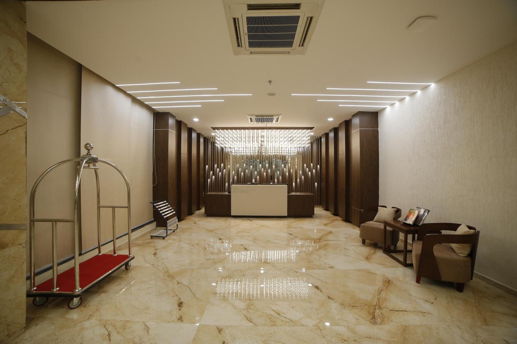 Hotel Annapurna De Royal Guntūr Esterno foto